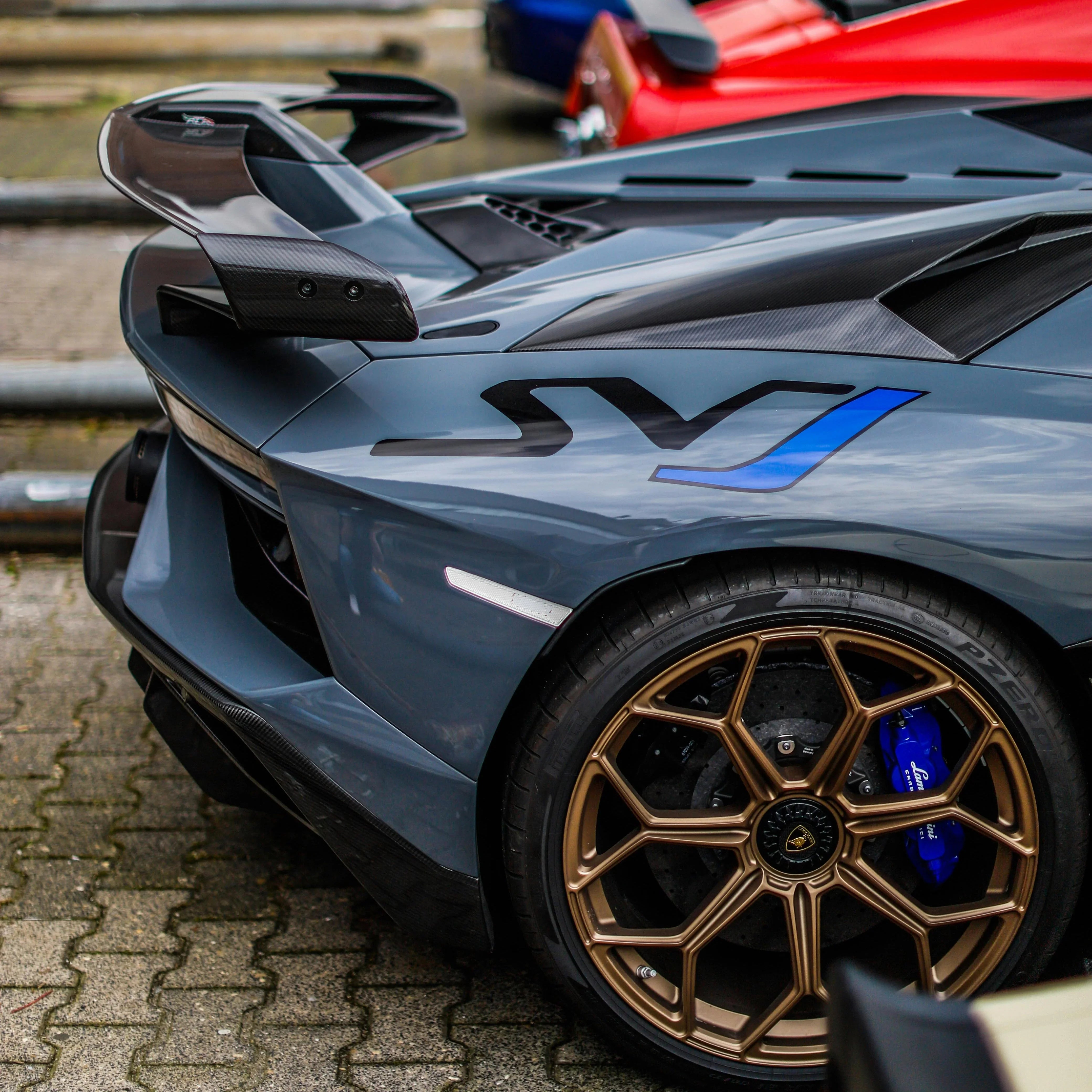 How Carbon Fiber Enhances Aerodynamics in High-Performance Cars