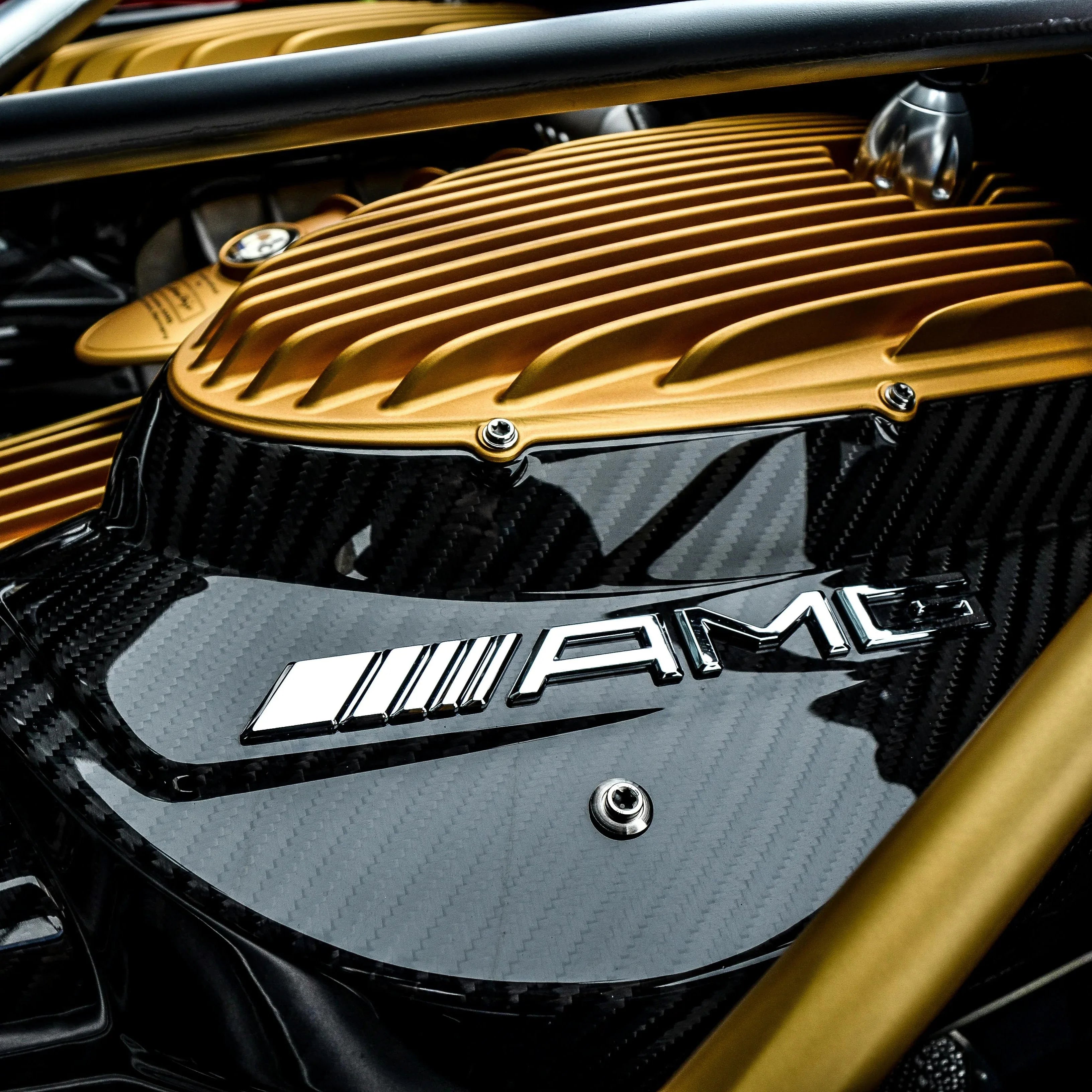 Wet Carbon vs. Dry Carbon Fiber: What’s the Difference and Which One is Right for Your Build?