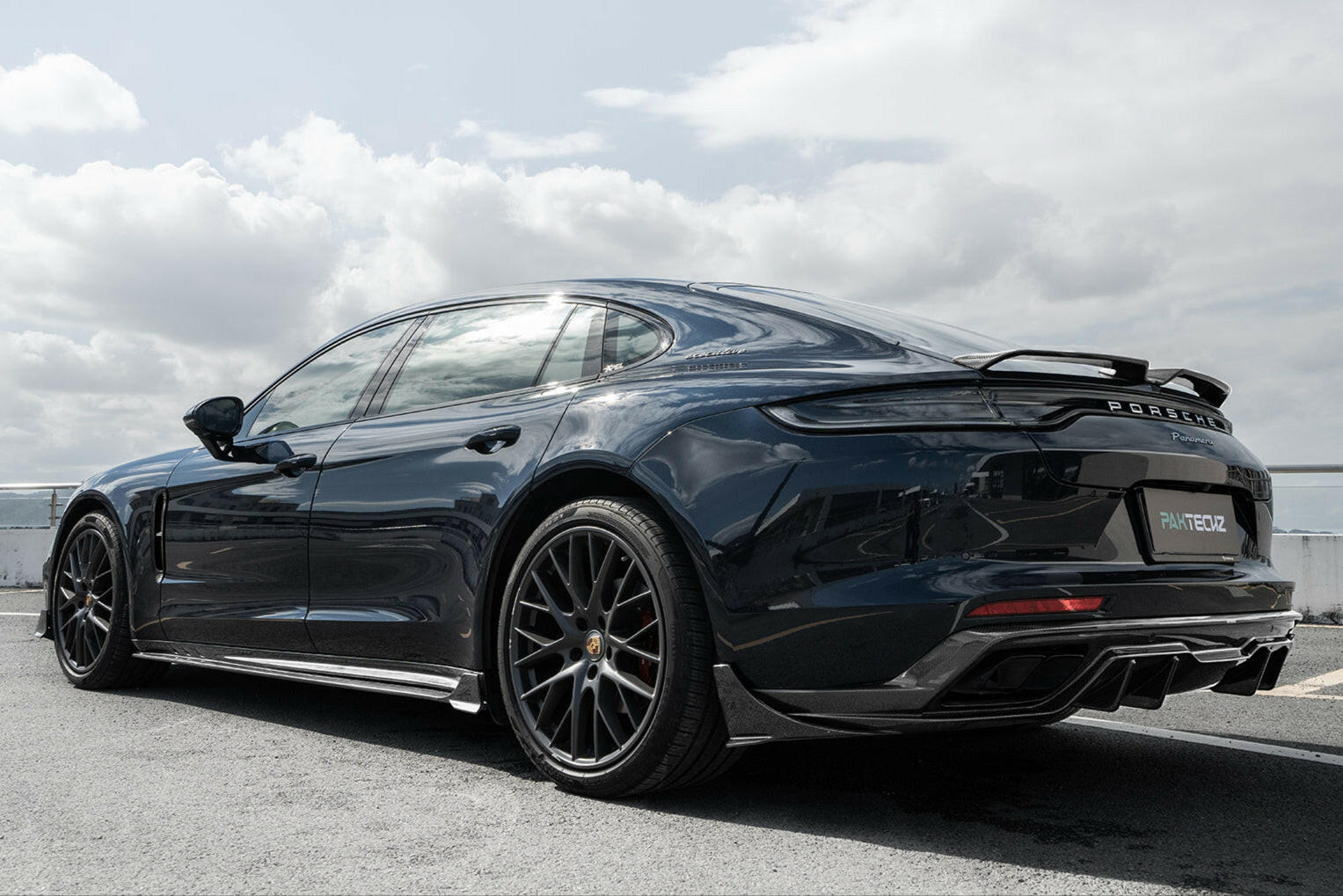 Paktechz Carbon Fiber Rear Diffuser w/ Splitters - Porsche Panamera (971).