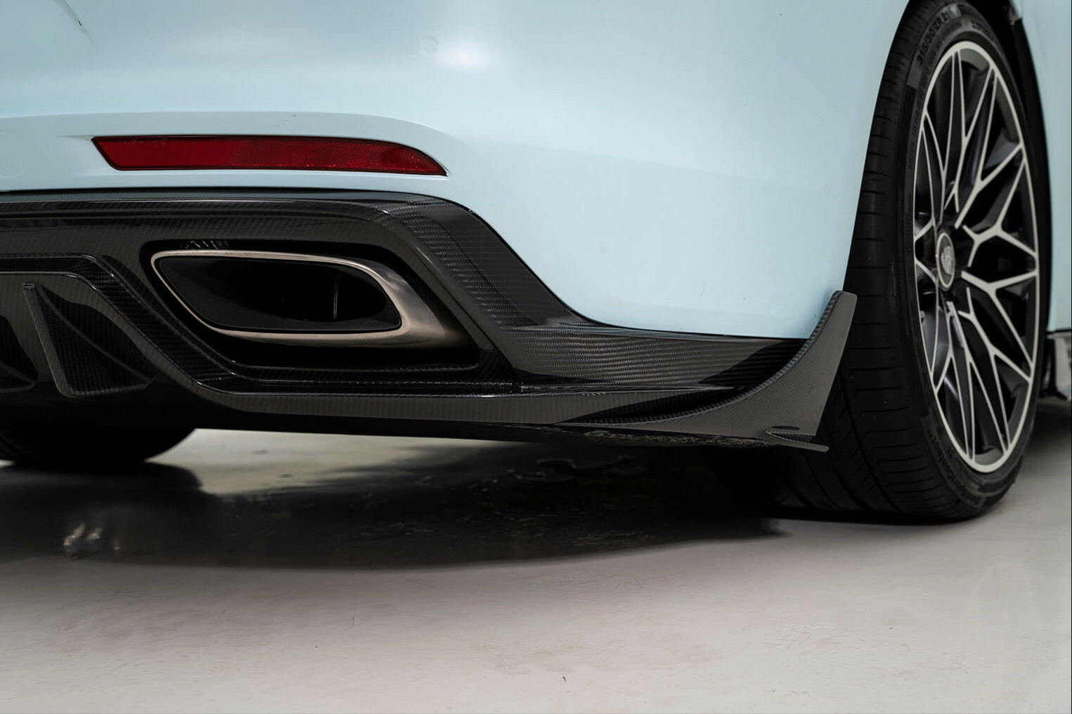 Paktechz Carbon Fiber Rear Diffuser w/ Splitters - Porsche Panamera (971).