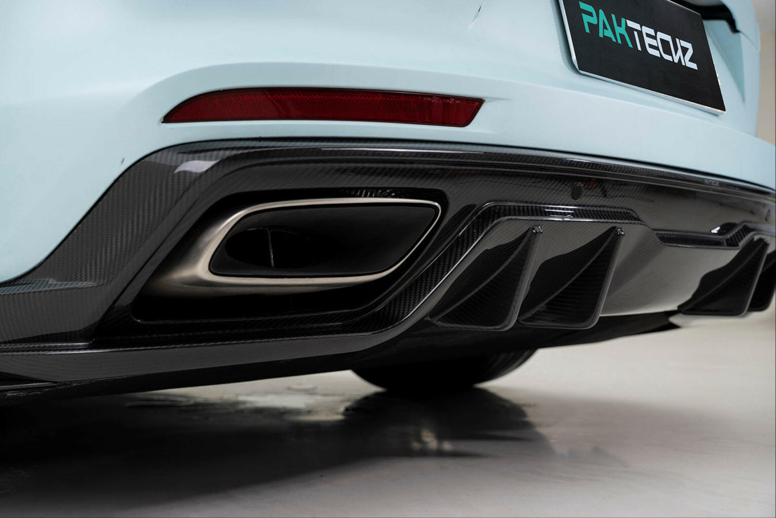 Paktechz Carbon Fiber Rear Diffuser w/ Splitters - Porsche Panamera (971).