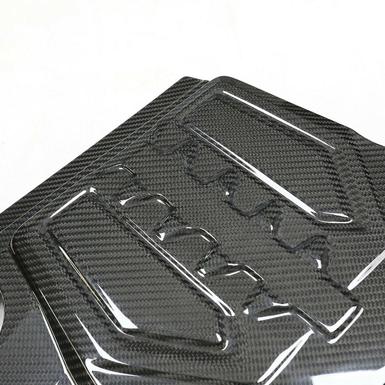 Carbon Fiber Engine Cover - F90 M5.