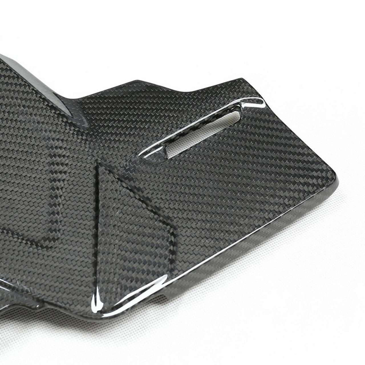 Carbon Fiber Engine Cover - F90 M5.