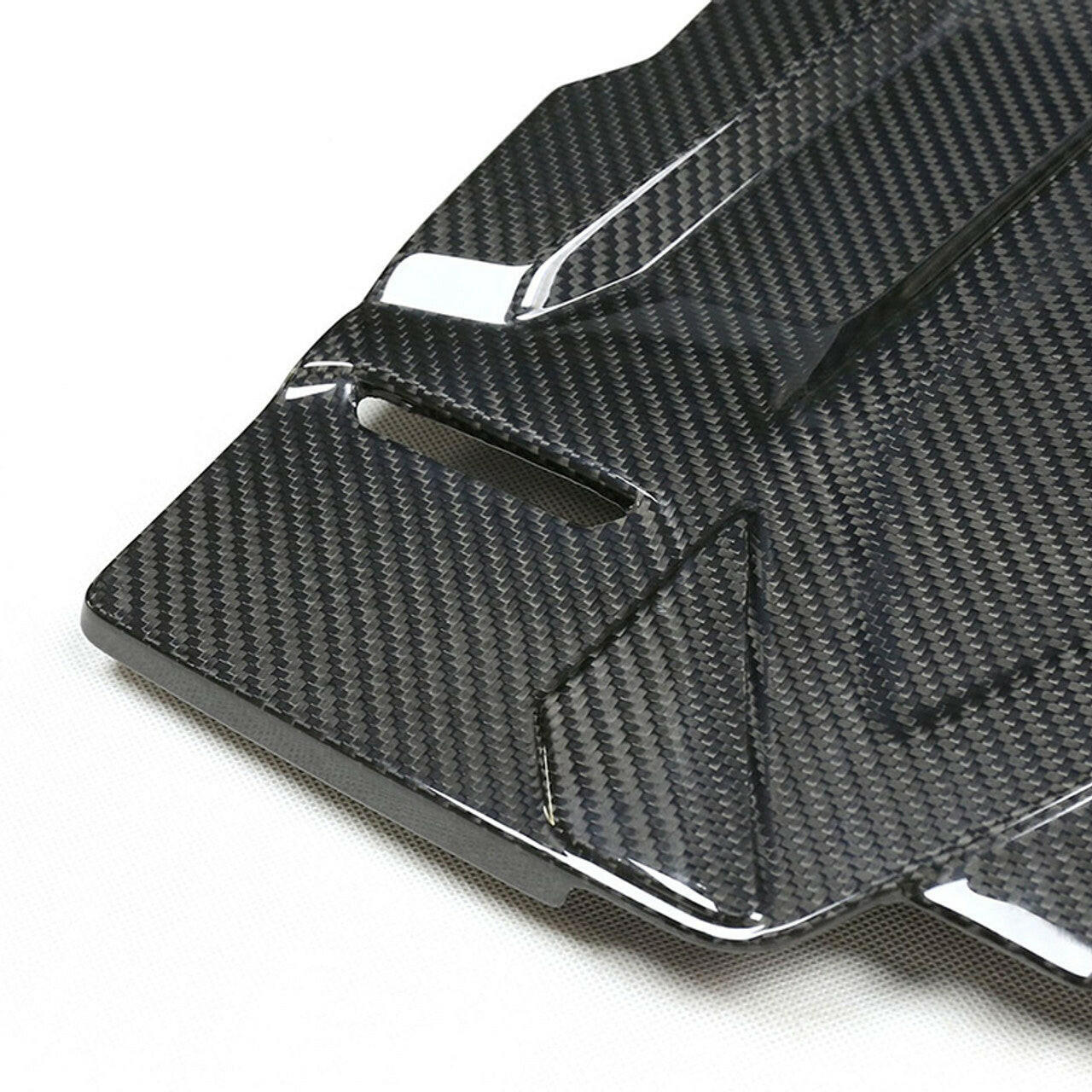 Carbon Fiber Engine Cover - F90 M5.