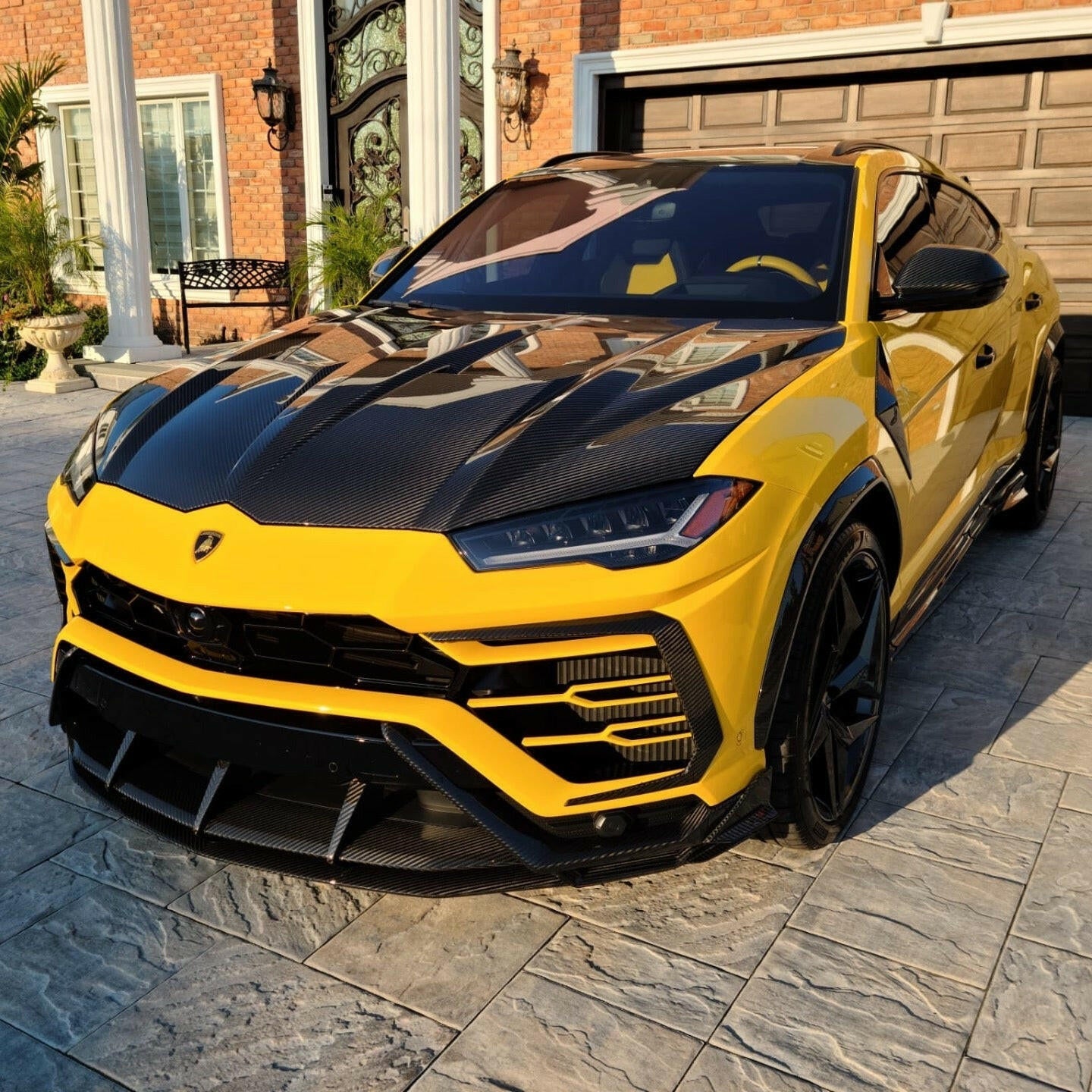 TC Style Carbon Fiber Hood - Lamborghini Urus.