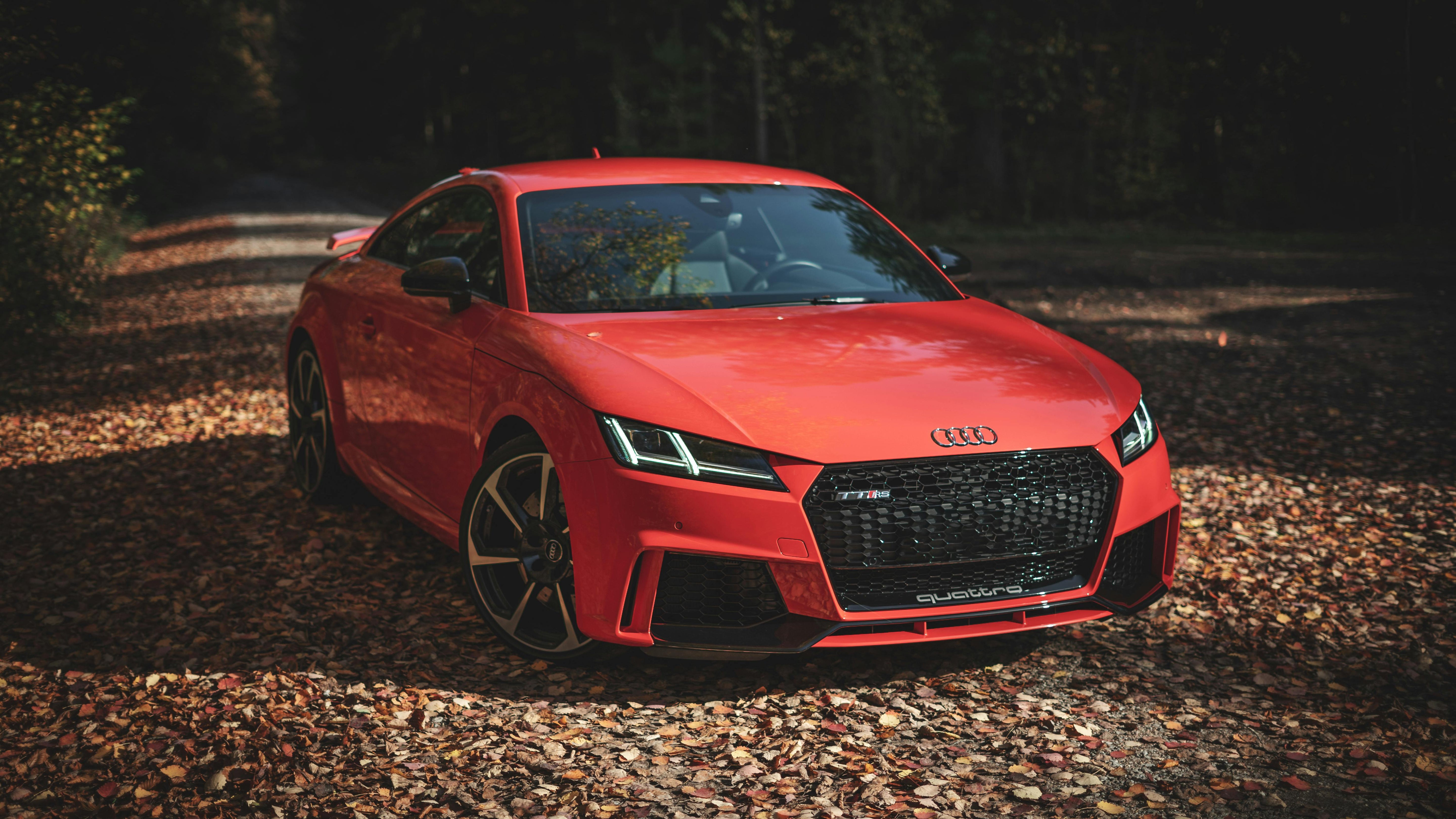 picture of audi ttrs red