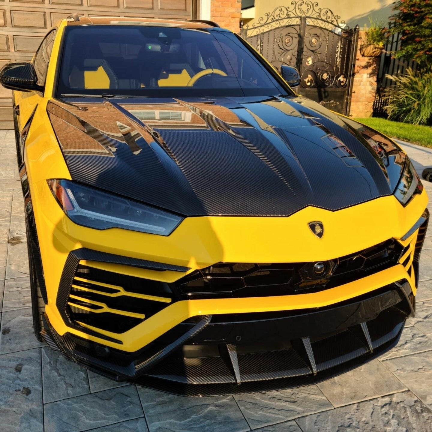 TC Style Carbon Fiber Hood - Lamborghini Urus.