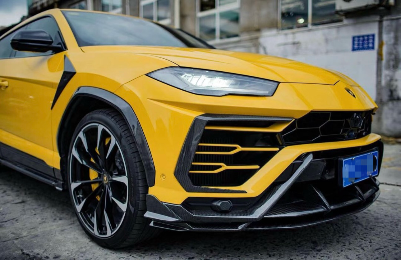 TC Style Carbon Fiber Front Lip - Lamborghini Urus.