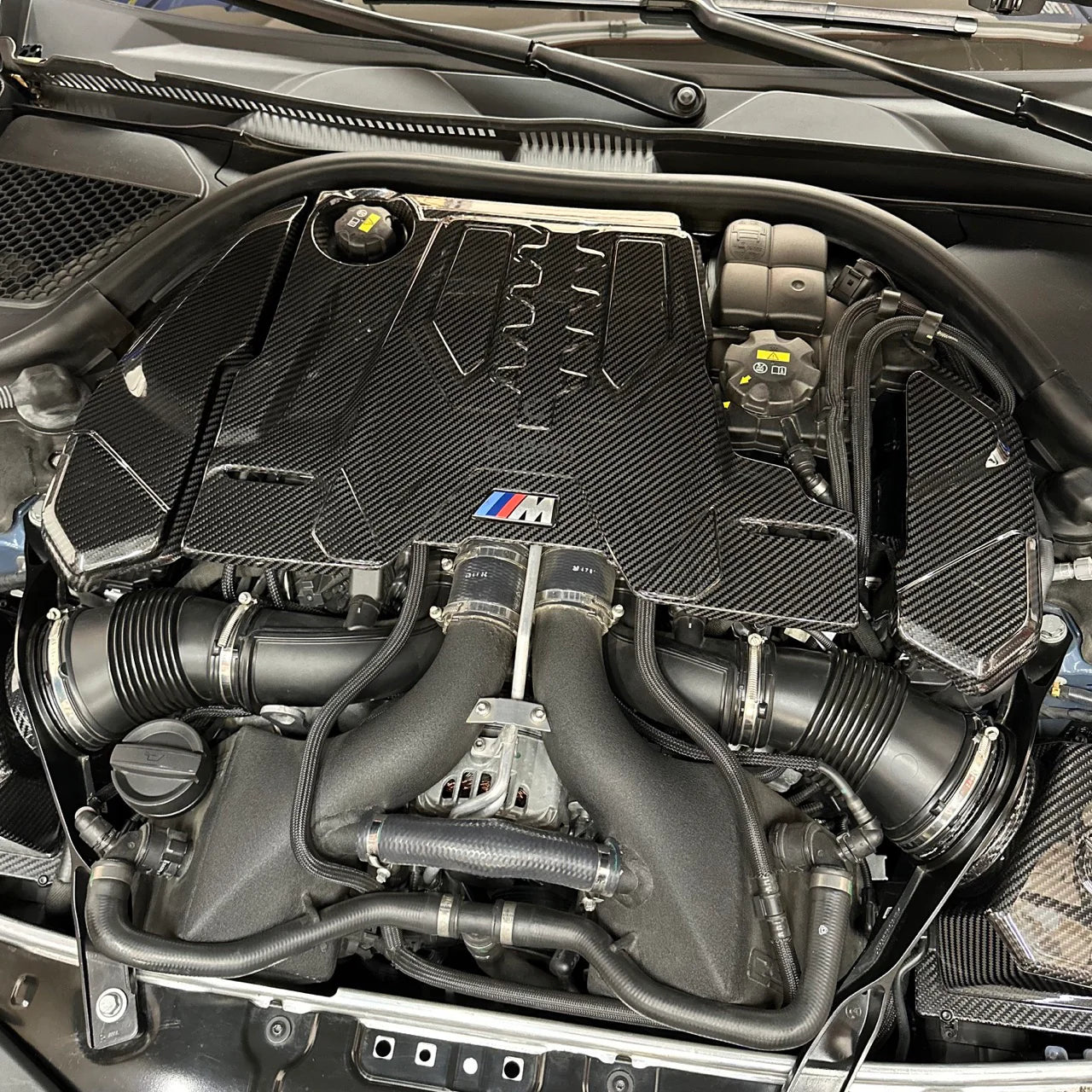 Carbon Fiber Engine Cover - F90 M5 - Euro Auto Design